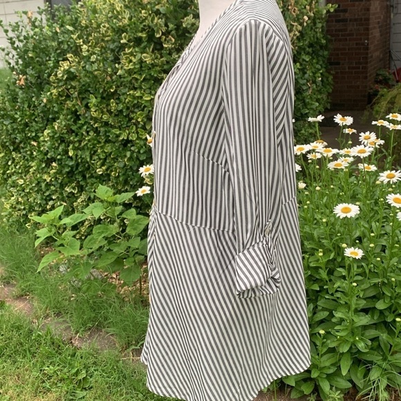 J Jill Gray & White Striped Button Down Adjustable Sleeve Peplum Tunic XS - Picture 3 of 8
